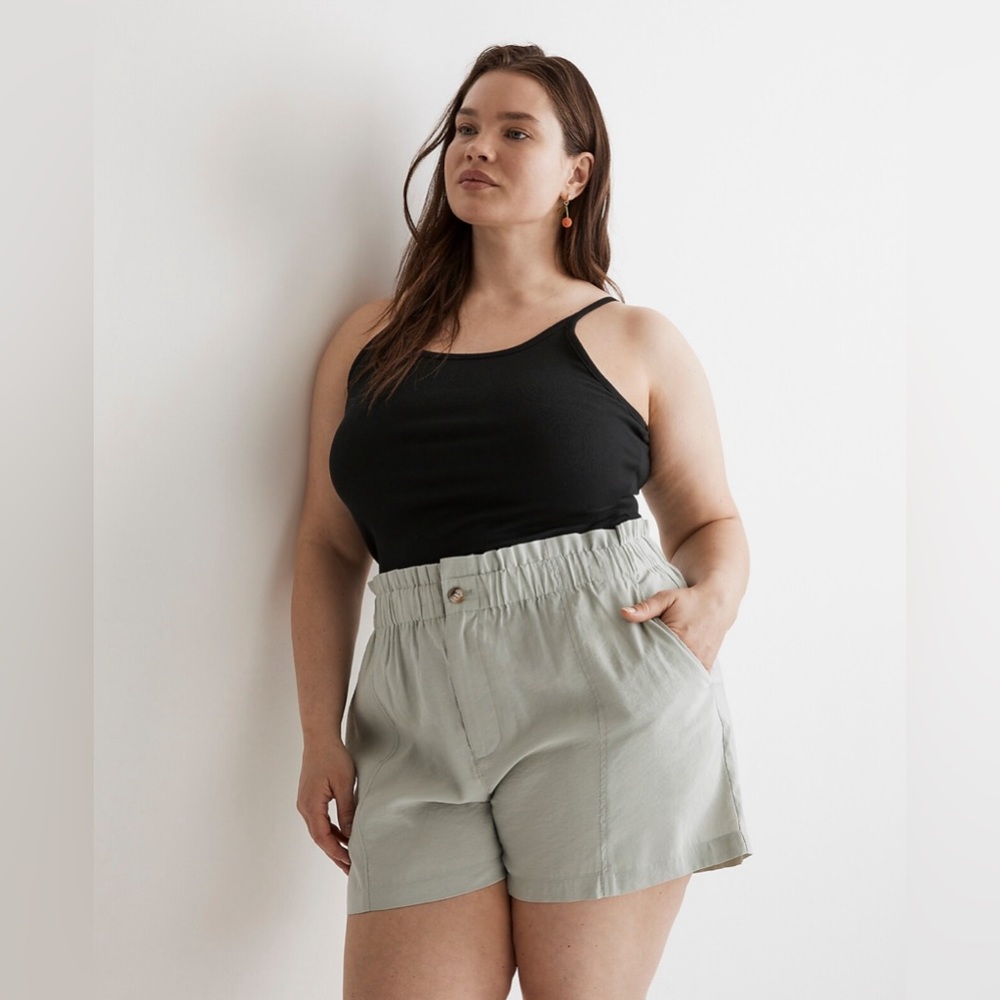 Madewell Plus Seamed Pull-On Paperbag Shorts in Softdrape Size 3X Green NWT